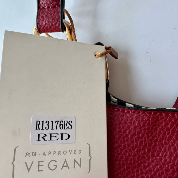 ⚡️⚡️❤️❤️Seven Days vegan leather red bag. NWT. 2 pieces. Make up bag included. - Picture 6 of 13